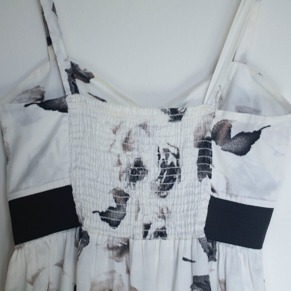 Cream dress with black rose print - Picture 3 of 7